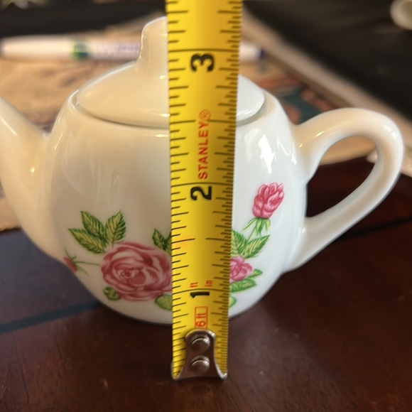 NEW Vtg Miniature Porcelain Tea Set; teapot, sugar & creamer, 4 cups & saucers. - Picture 13 of 14